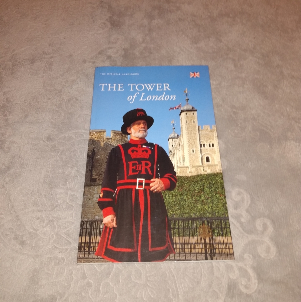 Retro The Tower Of London Official Guidebook